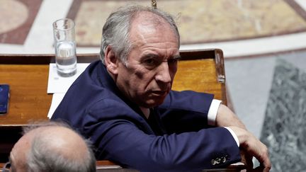 Le Premier ministre François Bayrou assiste à une séance de questions au Premier ministre à l'Assemblée nationale à Paris, le 17 décembre 2024. (STEPHANE DE SAKUTIN / AFP)