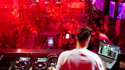 Discothèque : avec pass sanitaire mais sans masque, la fête est de retour