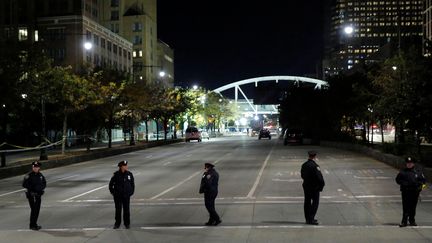 Mardi soir, la police bloquait toujours l'avenue empruntée par le terroriste dans sa course folle. (ANDREW KELLY / REUTERS)