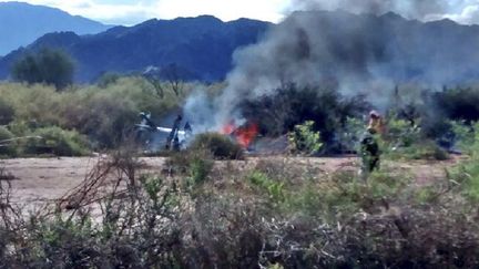 Photo de l'accident d'h&eacute;licopt&egrave;re survenu pr&egrave;s de Villa Castelli, dans la province de La Rioja, en Argentine, le 9 mars 2015. (NA - ARGENTINA / AFP)