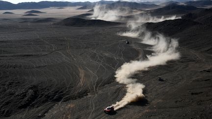 Le Français Sébastien Loeb a retrouvé la victoire (étapes 2 et 7) sur les routes escarpées du Dakar. Il n’avait plus gagné depuis 2019 et avait dû abandonner l’an dernier. Une renaissance pour le Bas-Rhinois qui termine deuxième de cette édition. (FRANCK FIFE / AFP)