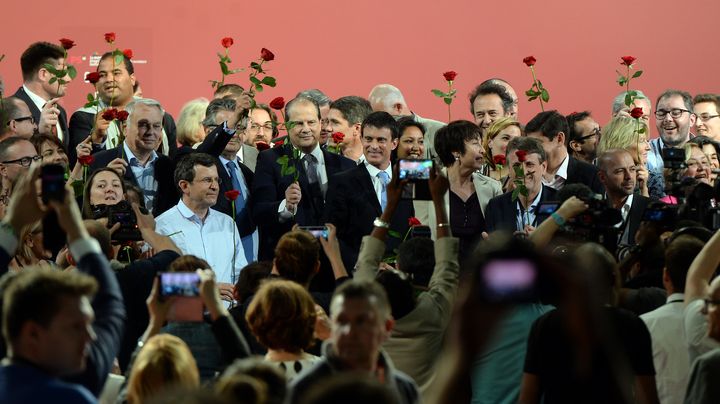 Les socialistes rassembl&eacute;es, sans les frondeurs, lors de la cl&ocirc;ture du congr&egrave;s du PS &agrave; Poitiers (Vienne), le 7 juin 2015. (JEAN PIERRE MULLER / AFP)