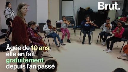 Démos est un programme national qui propose à des enfants issus de quartiers populaires de s'initier à la musique classique gratuitement. Brut a suivi l'une d'entre eux.