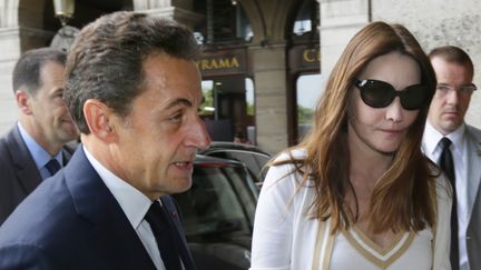 L'ancien pr&eacute;sident Nicolas Sarkozy, et son &eacute;pouse, Carla Bruni, le 28 juin 2012 &agrave; Paris. (KENZO TRIBOUILLARD / AFP)