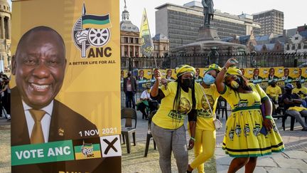 Rassemblement des militants de l'ANC à Prétoria lors du lancement de la campagne pour les élections municipales en Afrique du Sud, le 27 septembre 2021. (PHILL MAGAKOE / AFP)