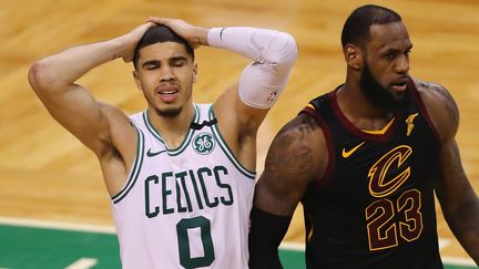 Jason Tatum et LeBron James, destins croisés (ADAM GLANZMAN / GETTY IMAGES NORTH AMERICA)