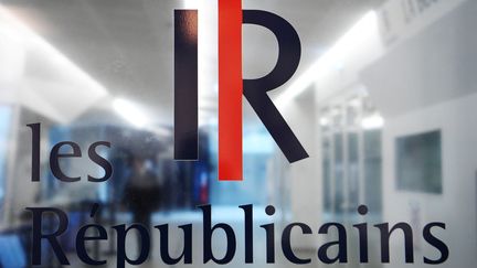 Le logo du parti Les Républicains, lors d'un conseil stratégique du parti le 26 avril 2022. (BERTRAND GUAY / AFP)