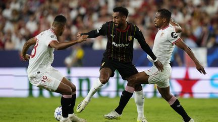 Angelo Fulgini a marqué lors du match de Ligue des champions entre le Séville FC et le RC Lens au stade Ramon Sanchez Pizjuan de Séville, le 20 septembre 2023. (JOSE HERNANDEZ / AFP)