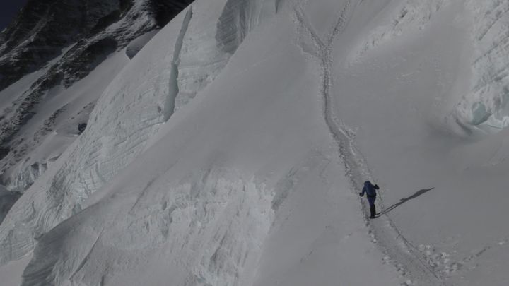 Au mois de mai 2017, Kilian Jornet a grimpé le toit du monde, l'Everest. (LYMBUS / SEB MONTAZ)