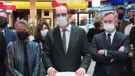 Le Premier ministre, Jean Castex, s'exprime depuis le café Mogador à Paris, le 18 janvier 2022. (FRANCE TELEVISIONS)