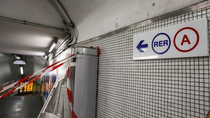 Dans la station&nbsp;Charles de Gaulle-Etoile, à Paris, le 31 octobre 2017.&nbsp; (MAXPPP)