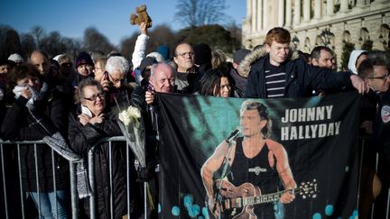 Lors de l'hommage en mémoire de Johnny Hallyday le 9 décembre 2017 à Paris. (MAXPPP)