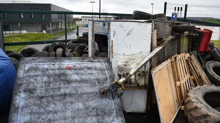 Blocage du centre pénitentière à&nbsp;Condé-sur-Sarthe, le 15 mars 2019. (JEAN-FRANCOIS MONIER / AFP)