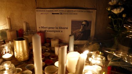 Hommages rendus à Samuel Paty sur la promenade des Anglais à Nice, le 21 octobre 2020 (photo d'illustration). (SEBASTIEN NOGIER / EPA)