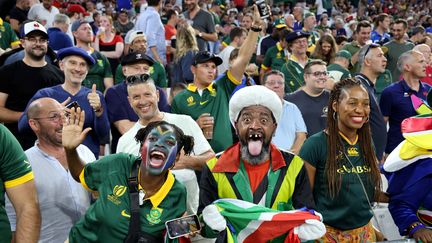 Des supporters sud-africains dans les tribunes du stade Vélodrome à Marseille, le 1er octobre 2023 (VALLAURI NICOLAS / MAXPPP)