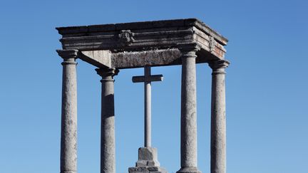 Los Cuatro Postes, datant du 16ème siècle, à Avila, en Castile-et-Léon, en Espagne, photographiée le 11 juillet 2019. (MANUEL COHEN / AFP)