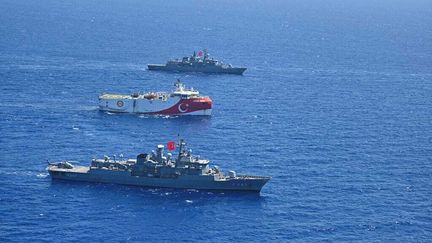 Le navire de recherche sismique turc "Oruç Reis", en Méditerranée orientale, le 20 août 2020.&nbsp; (TURKISH NATIONAL DEFENSE MINISTRY / HANDOUT / ANADOLU AGENCY / AFP)