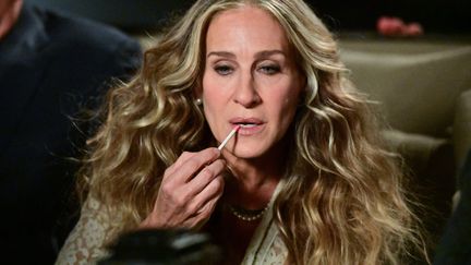 Sarah Jessica Parker sur le tournage de "And Just Like That..."&nbsp; en novembre 2021. (JAMES DEVANEY / GC IMAGES VIA GETTYIMAGES)