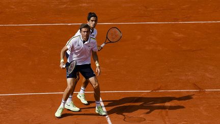 Nicolas Mahut et Pierre-Hugues Herbert, la paire française la plus titrée, disputent la finale de Roland-Garros.&nbsp; (FRANK MOLTER / DPA)