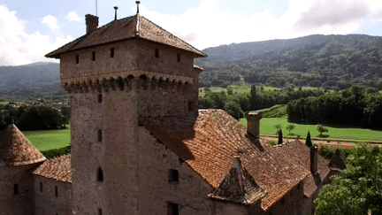 Le père de Michel et Pierre Guyon a racheté les ruines du château en 1971.
 (capture d&#039;écran France 3 / Culturebox)