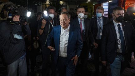 Armin Laschet, premier ministre de Rhénanie-du-Nord-Westphalie et candidat de l'Union chrétienne-démocrate (CDU) au poste de chancelier,&nbsp;après un&nbsp;débat télévisé, le 12 septembre 2021 à Berlin. (JOHN MACDOUGALL / AFP)