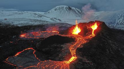 Islande : un volcan attire les foules