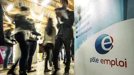 Un stand P&ocirc;le emploi lors d'un forum pour l'emploi, le 30 septembre 2014, &agrave; Villeneuve-d'Ascq (Nord). (PHILIPPE HUGUEN / AFP)