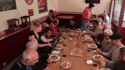 La garbure du Béarn est une recette traditionnelle de soupe qui varie selon les saisons et change d’une maison à l’autre. (CAPTURE ECRAN FRANCE 2)