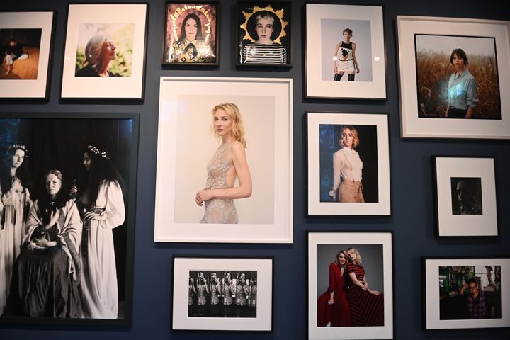 Portraits of actors and actresses in the National Portrait Gallery in London (NEIL HALL / EPA)