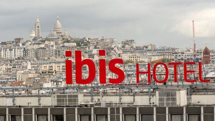 L'hôtel Ibis Clichy-Batignolles, à Paris. (BRUNO LEVESQUE / MAXPPP)