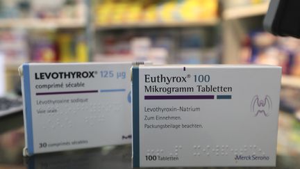 Les ancienne et nouvelle formule du Levothyrox. (JACQUES DEMARTHON / AFP)