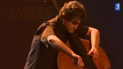 Renaud Garcia-Fons en concert à Jazz sous les pommiers
 (Culturebox)