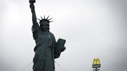 Une r&eacute;plique de la statue de la Libert&eacute; &agrave; Barentin (Seine-Maritime), le 13 mai 2013. (JOEL SAGET / AFP)