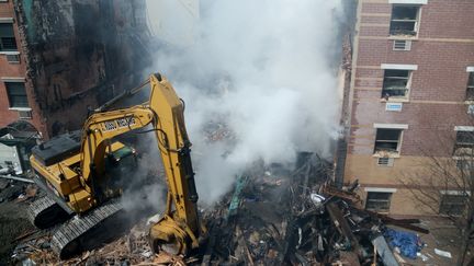 A la place des deux immeubles souffl&eacute;s par une explosion, il ne reste plus qu'un tas de d&eacute;combre, &agrave; New York, le 13 mars 2014. (BILGIN SASMAZ / ANADOLU AGENCY / AFP)