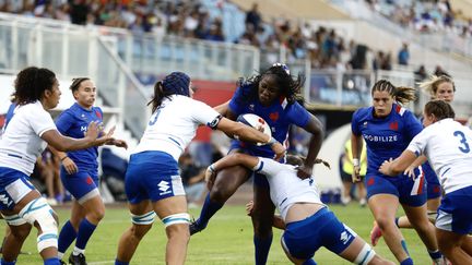 On se dirige vers des stades pleins pour les deux matchs des Bleues en France, à Vannes, le 16 avril et à Grenoble, le 23 avril. (DYLAN MEIFFRET / MAXPPP)