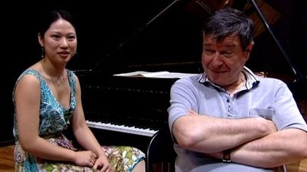 Anny Hwang Pianiste et Jacques Rouvier pendant les Master Classes du festival &quot;Les Nuits d&#039;été de Mâcon&quot; 2012
 (France 3 / Culturebox)