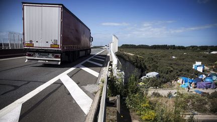 &nbsp; (Selon la préfecture, entre 3.000 et 3.500 migrants se trouvent dans la région du port de Calais © Maxppp)