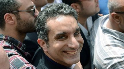 L'humoriste de la chaîne de télévision CBC, Bassem Youssef, le 31 mars 2013, avant son interrogatoire dans les bureaux du procureur général au Caire. (KHALED DESOUKI / AFP )