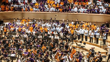 Le jour du grand concert à la salle Pleyel, les enfants sont aussi sérieux que des concertistes professionnels
 (Vincent N&#039;Guyel)