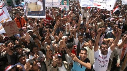 Les manifestants à Sanaa le 24 septembre, réclament la démission du Yémen président Ali Abdallah Saleh (AFP PHOTO / MOHAMMED HUWAIS)