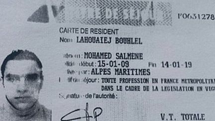 Copie de la carte de résident en France de Mohamed Lahoueiej Bouhlel obtenue par l'AFP auprès des services de police et diffusée le 15 juillet 2016. (FRENCH POLICE SOURCE/AFP)