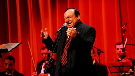 Le chanteur syrien Sabah Fakhri en concert à Casablanca (Maroc) le 22 février 2008 (KARIM SELMAOUI / EPA)