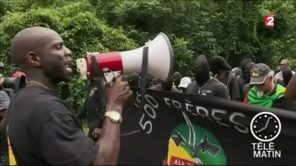 Le collectif a décidé de lever les barrages au cours du week-end. (FRANCE 2)