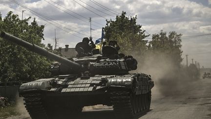 Des troupes ukrainiennes dans le Donbass (Ukraine), le 7 juin 2022.&nbsp; (ARIS MESSINIS / AFP)