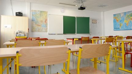 Une salle de classe dans un collège en France, en 2015. (HUGO MATHY / AFP)