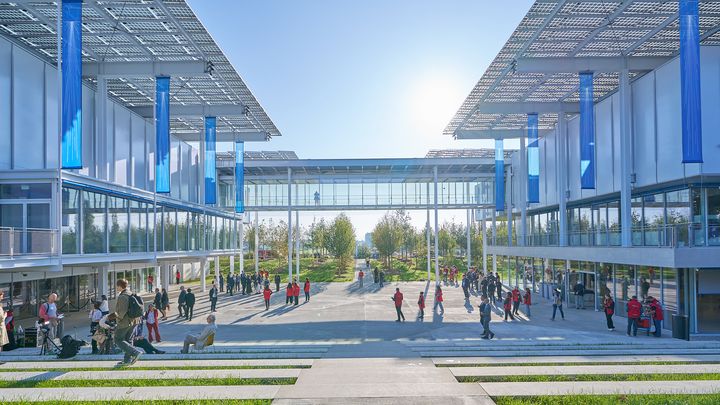 Une des passerelles du nouveau Portail de la science au CERN, près de Genève. Elle permet de passer d'un bâtiment à l'autre. L'architecte Renzo Piano a pensé ce nouveau centre de visite comme l'ISS, la Station spatiale internationale. (CERN)