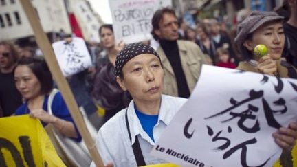 Plus d'un millier de personnes ont manifesté à Paris contre le nucléaire, trois mois après la catastrophe de Fukushima (AFP - LIONEL BONAVENTURE)