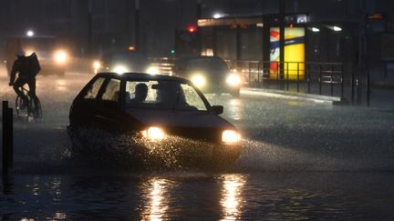 Une rue inondée du Mans (Sarthe), le 4 juin 2018. (JEAN-FRANCOIS MONIER / AFP)