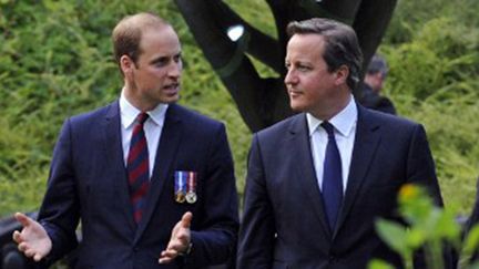 David Cameron, le Premier ministre, et le prince William en discussions