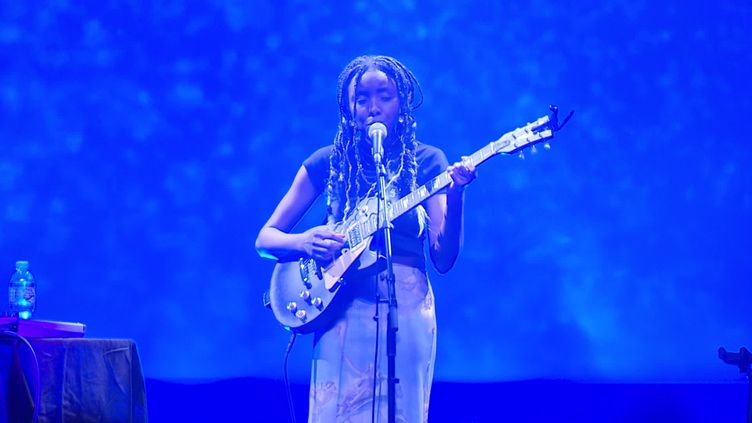 On February 4, 2023, Rose Super Tranquille performed on the Sirène stage at the Printemps de Bourges.  (France 3 Poitou-Charentes: F. Bombard / T. Chapuzot / M. Sitaud)